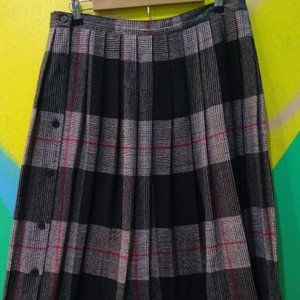 Vintage Requirements Wool Blend pleated plaid midi skirt with Buttons